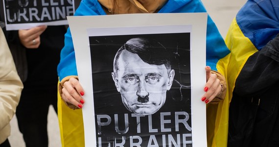 Podobieństw między Adolfem Hitlerem i Władimirem Putinem doszukiwano się od początku pełnowymiarowej rosyjskiej inwazji trwającej od lutego 2022 roku. Brytyjski analityk wojskowy Sean Bell twierdzi, że Rosjanin popełnia bardzo podobne błędy strategiczne co jego niemiecki poprzednik. Ostatnie naloty na Kijów przy użyciu dronów i pocisków balistycznych sugerują, że Putin podchodzi emocjonalnie do kwestii niepowodzenia w walce o Kijów.