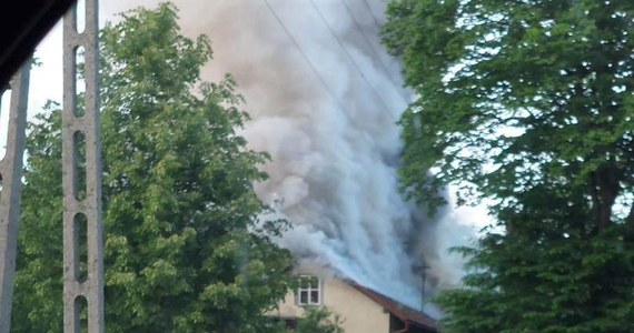 Pożar drewnianego domu jednorodzinnego w miejscowości Brody koło Wadowic. Informację, którą otrzymaliśmy na Gorącą Linię RMF FM, potwierdziła nam straż pożarna. 
