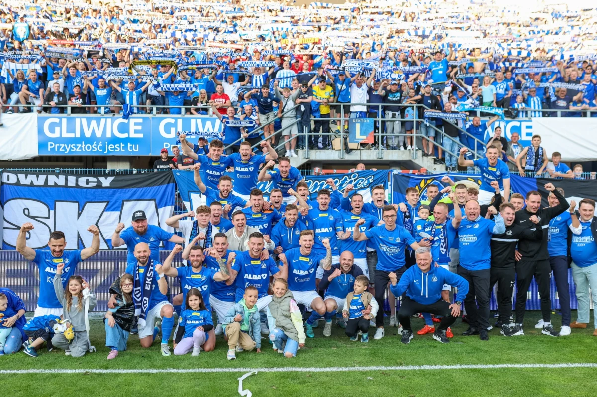 Ostatnia kolejka 1. ligi piłkarskiej w Polsce była bardzo emocjonująca, ale nie przyniosła sensacyjnych rozstrzygnięć. Piłkarze Ruchu Chorzów zrobili, to co do nich należało i pokonali GKS Tychy 1:0. Tym samym Chorzowianie dołączyli do ŁKS Łódź, który zapewnił sobie awans do najwyższej klasy rozgrywkowej już w ubiegły piątek.