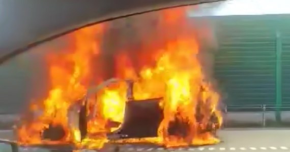 Na autostradzie A1 w rejonie Częstochowy doszczętnie spłonęło Porsche Cayenne S. Na szczęście nie było osób poszkodowanych.
