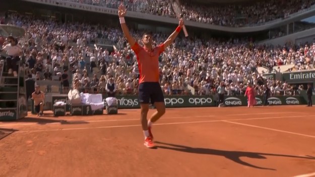 Novak Djokovic pokonał Juana Pablo Varillasa 6:3, 6:2, 6:2 i tym samym awansował do ćwierćfinału Rolanda Garrosa. 