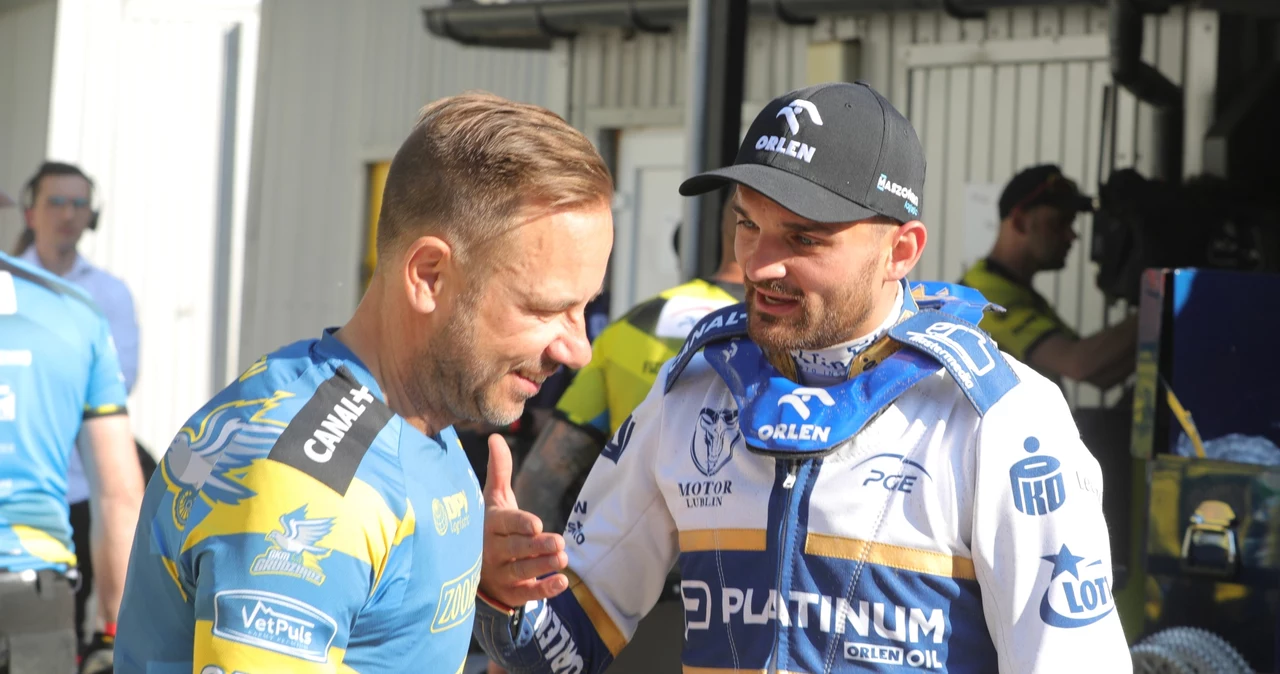 Nicki Pedersen w przyjacielskiej rozmowie z Bartoszem Zmarzlikiem.