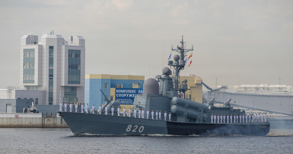 W poniedziałek na Morzu Bałtyckim rozpoczęły się dziesięciodniowe ćwiczenia rosyjskiej Floty Bałtyckiej. Rosjanie przekazali, że celem manewrów jest opracowanie ochrony szlaków morskich i baz floty. W niedzielę ćwiczenia na Bałtyku rozpoczęły z kolei państwa członkowskie NATO.