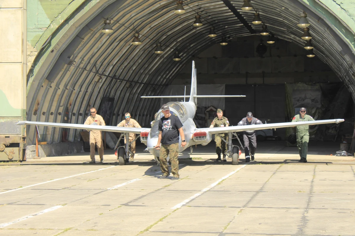 Samolot szkolno-treningowy TS-11 Iskra F o numerze bocznym 1706 trafił do zbiorów Pilskiego Muzeum Wojskowego. "Dla nas to wyjątkowy samolot ponieważ, jest związany z historią Piły i naszego lotniska. Iskra służyła w 6 pułku lotnictwa myśliwsko - bombowego"  - podkreśla dyrektor muzeum Przemysław Olszyński.

