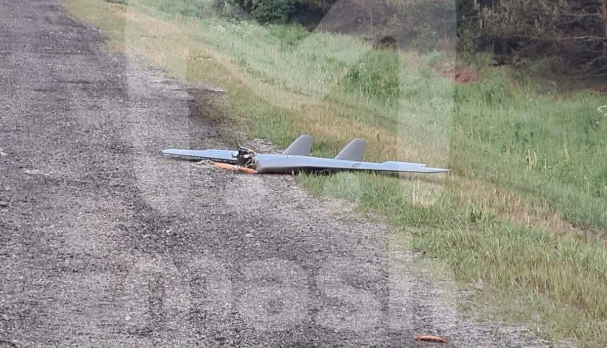 ​W poniedziałek rano w rosyjskim obwodzie kałuskim rozbiły się dwa drony. Pozostałości bezzałogowców odnaleziono w pobliżu miejscowości Żyzdra i Duminiczy (około 300 km od Moskwy) na autostradzie M3 Moskwa-Kaługa-Briańsk, prowadzącej w kierunku obwodu sumskiego w Ukrainie.