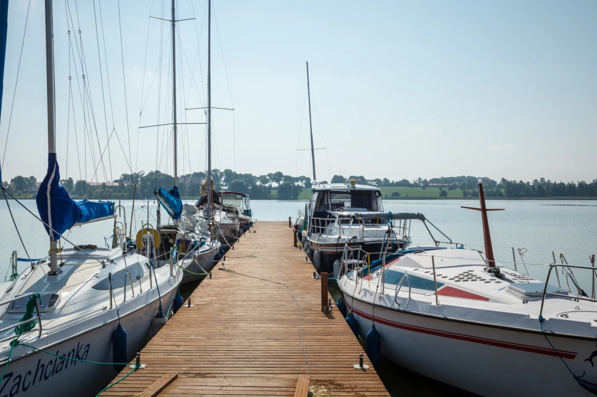 To był pracowity weekend dla ratowników MOPR i załóg wodnych karetek, którzy na szlaku Wielkich Jezior Mazurskich interweniowali kilkanaście razy. Pomocy potrzebowała m.in. załoga łodzi biorącej udział w regatach na jeziorze Śniardwy.