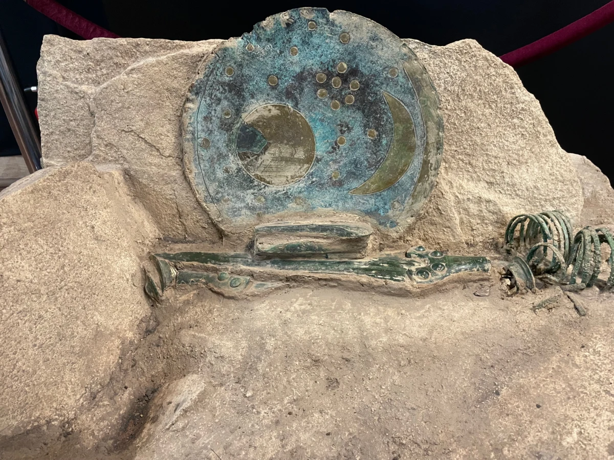 Niebiański Dysk z Nebry – a w zasadzie jego wierną rekonstrukcję – do 2 października oglądać będzie można w Muzeum Archeologicznym w Gdańsku. Wystawa, której elementem jest jedno z najsłynniejszych odkryć archeologicznych ostatnich dekad, prezentowana jest w spichlerzu Błękitny Baranek.