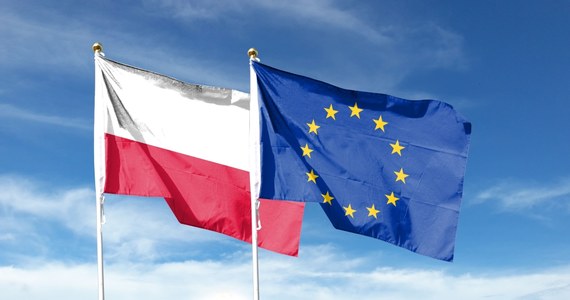 Trybunał Sprawiedliwości Unii Europejskiej w ostatecznym wyroku stwierdził, że reforma polskiego wymiaru sprawiedliwości z grudnia 2019 r. narusza unijne prawo. TSUE tym samy uwzględnił skargę Komisji Europejskiej wniesioną w kwietniu 2021 r. "Część zarzutów TSUE jest już nieaktualna" - skomentował minister ds. UE Szymon Szynkowski vel Sęk. 