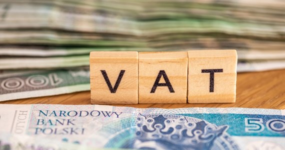 Prezydent podpisał tak zwaną ustawę SLIM VAT 3. Jej celem jest uproszczenie regulacji podatkowych i ułatwienie prowadzenia działalności przedsiębiorcom, ale nie tylko. Zmieniają się też zasady darowizn. Przepisy wchodzą w życie etapami - część w lipcu, a inne we wrześniu.