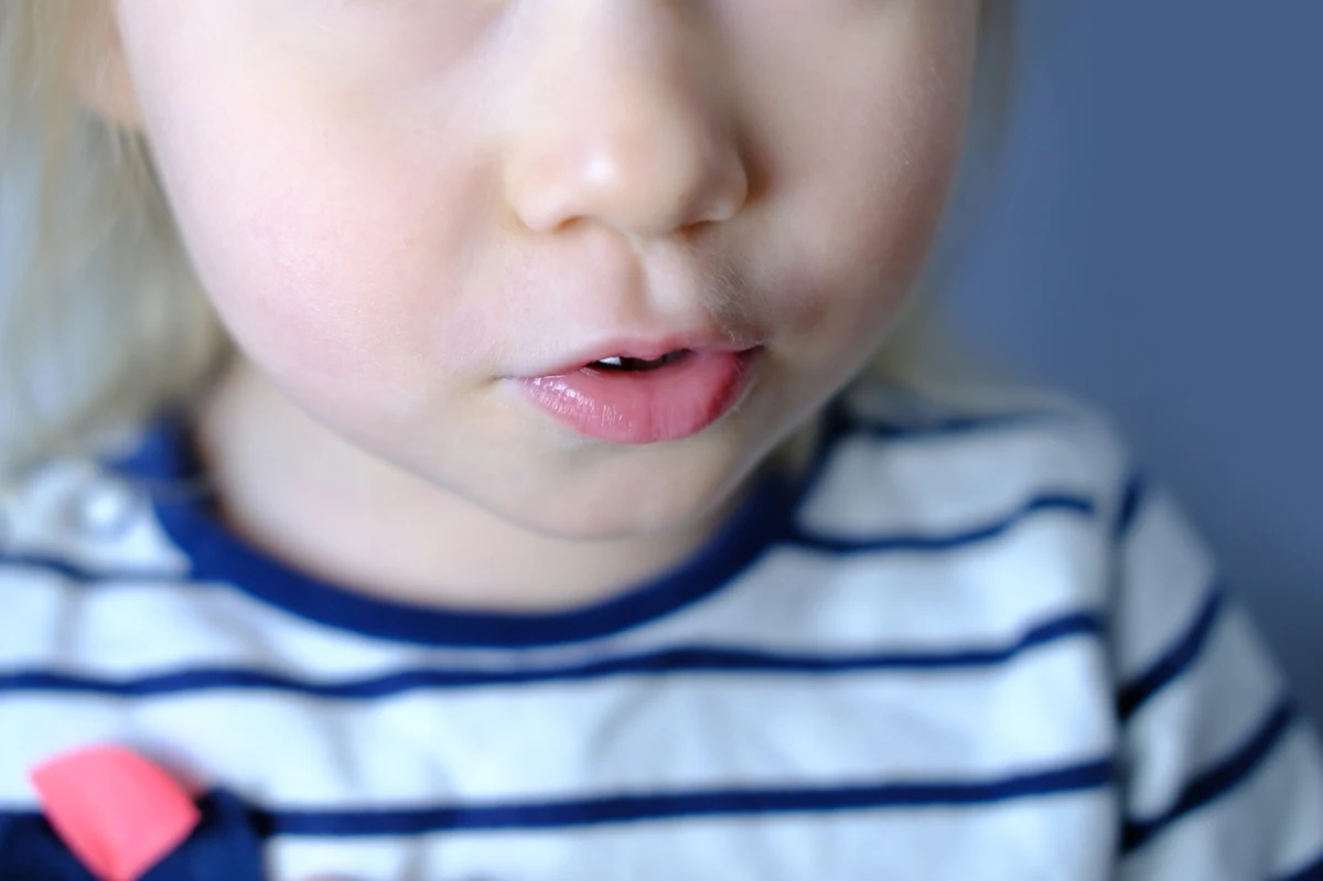 Aż 4 promile alkoholu w organizmie miała matka, która w Radomsku opiekowała się 2-latką. Policję zawiadomili pracownicy Miejskiego Ośrodka Pomocy Społecznej. Kobieta trafiła do policyjnego aresztu, a dziewczynką zajęła się babcia.

