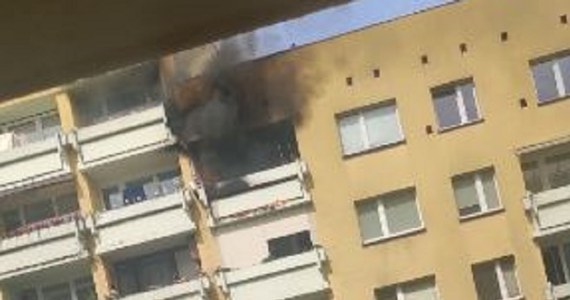 Pożar na szóstym piętrze bloku przy ul. Balonowej we Wrocławiu. Informację otrzymaliśmy na Gorącą Linię RMF FM - potwierdziła nam ją straż pożarna.