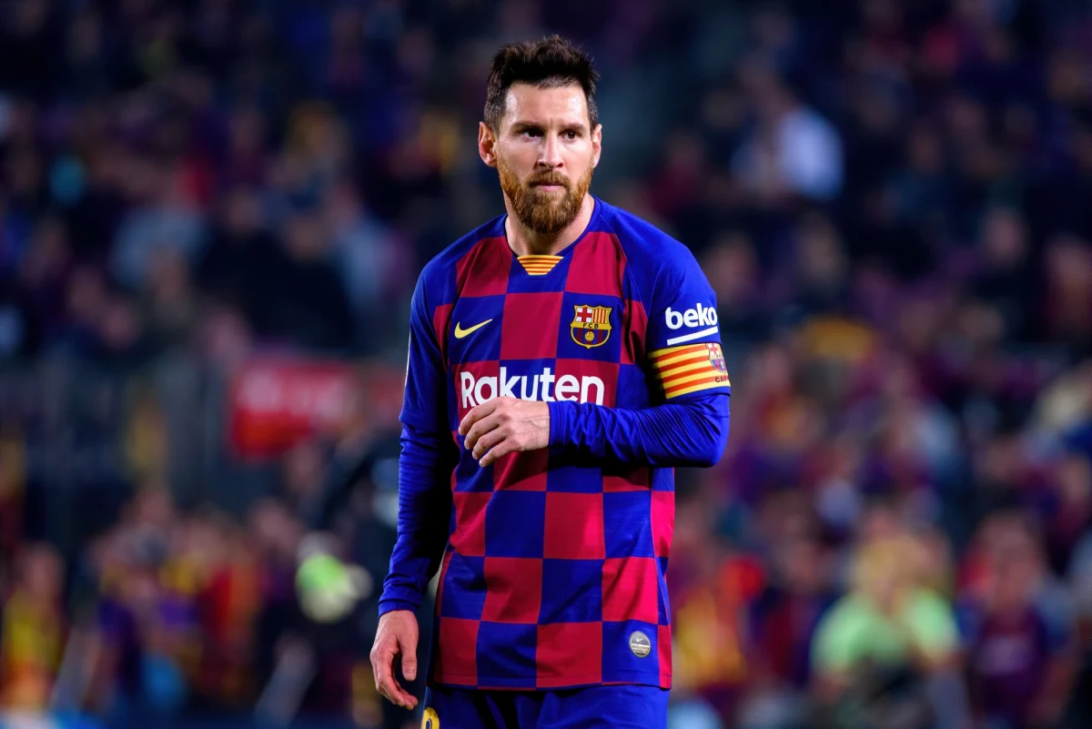 Lionel Messi chce wrócić do FC Barcelona - ogłosił w poniedziałek ojciec argentyńskiego piłkarza, a zarazem jego agent sportowy Jorge Messi, który przybył do Katalonii. Jego wizyta uznawana jest za element negocjacji dotyczących transferu zawodnika.