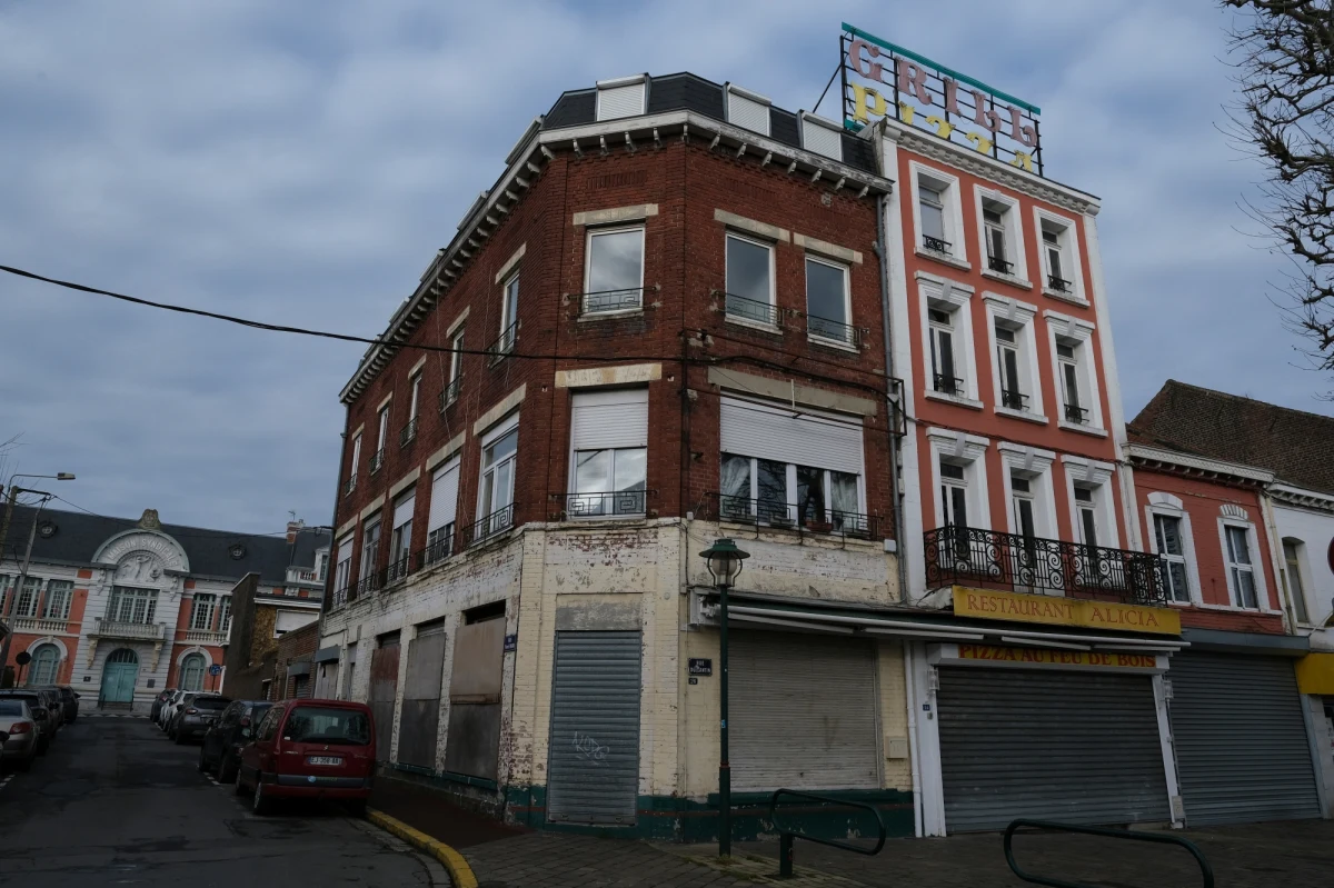 Premier Francji Elisabeth Borne przedstawiła w poniedziałek plan mający na celu powstrzymanie kryzysu mieszkaniowego i ułatwienie dostępu do mieszkań obywatelom. Chodzi o nieoprocentowane pożyczki, zakup mieszkań bez zakupu gruntów oraz ograniczenie lichwy