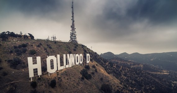 Hollywoodzki związek zawodowy aktorów głosował w poniedziałek za autoryzacją strajku w przypadku zerwania negocjacji w sprawie kontraktów. Artyści domagają się m. in. podwyższenia honorariów.