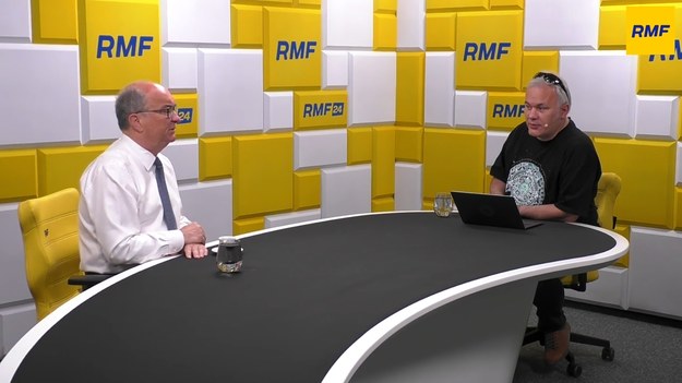 "Przepływy w elektoracie są od opozycji do opozycji. Nie zyskujemy ludzi, którzy głosowali na PiS" - mówił w Porannej rozmowie w RMF FM wicemarszałek Sejmu Włodzimierz Czarzasty. "Mieszamy łyżką w tej samej opozycyjnej herbacie. Nie umiemy - ani Donald Tusk, ani Lewica, ani Hołownia, ani Władek Kosiniak - pozyskiwać elektoratu PiS-owskiego. Musimy się tego nauczyć, jak chcemy wybrać wybory" - dodał współprzewodniczący Nowej Lewicy.