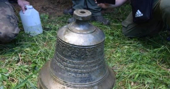 Przypadek sprawił, że leżący prawie 80 lat w ziemi dzwon cerkiewny z Jamnej (teren Nadleśnictwa Bircza) został odkryty i wykopany. Na razie trafił do Ośrodka Edukacji Leśnej przy Nadleśnictwie Bircza. Docelowo znajdzie miejsce w jednej z placówek muzealnych – poinformował Edward Marszałek, rzecznik prasowy Regionalnej Dyrekcji Lasów Państwowych w Krośnie.