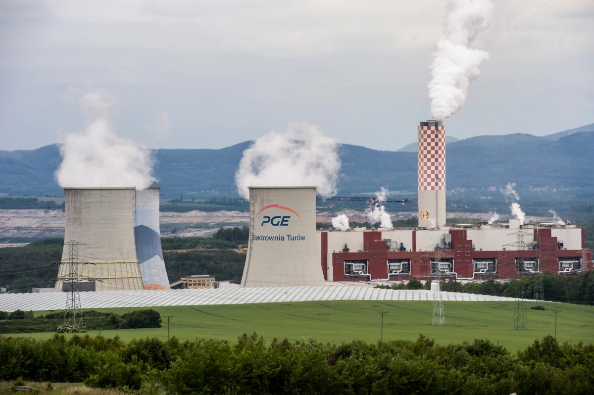 "WSA w Warszawie ręka w rękę z TSUE, na wniosek niemieckich i czeskich NGO-sów wydał decyzję o wstrzymaniu wydobycia w strategicznej dla polskiego bezpieczeństwa energetycznego kopalni" - napisała na Twitterze europosłanka Anna Zalewska, publikując odpis z Wojewódzkiego Sądu Administracyjnego w Warszawie. Reporter RMF FM rozmawiał na ten temat ze związkowcami.