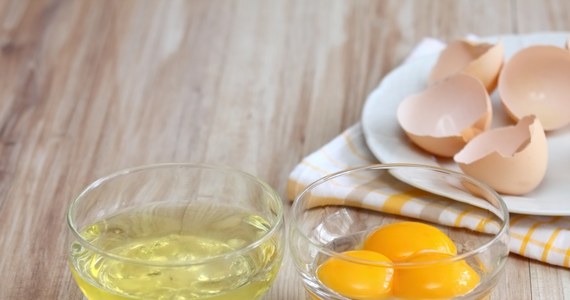 Po zbiorowym zatruciu w rzeszowskiej restauracji, sanepid ma wyniki ostatnich badań. Ustalono, że przyczyną były jaja wykorzystane do przygotowania sosu holenderskiego. Wzrosła liczba osób z objawami i potwierdzoną salmonellą.