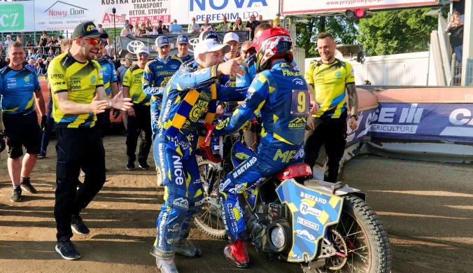 Chcieli ukryć prawdę, a zawodnik nagle wypalił. Nagły wybuch śmiechu