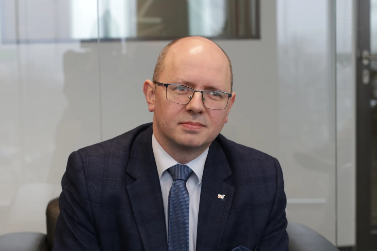 Od najbliższego piątku Państwowa Komisja ds. Pedofilii nie będzie miała pełnego składu. W ubiegłym tygodniu rezygnację z funkcji wiceprzewodniczącego i członka komisji złożył Andrzej Nowarski. Sejm przez kilka posiedzeń nie wyznaczył przewodniczącego, a to oznacza, że od piątku nikt nie będzie pełnił tej funkcji. W efekcie komisja nie będzie mogła podejmować najważniejszych zadań, czyli prowadzić już rozpoczętych postępowań.