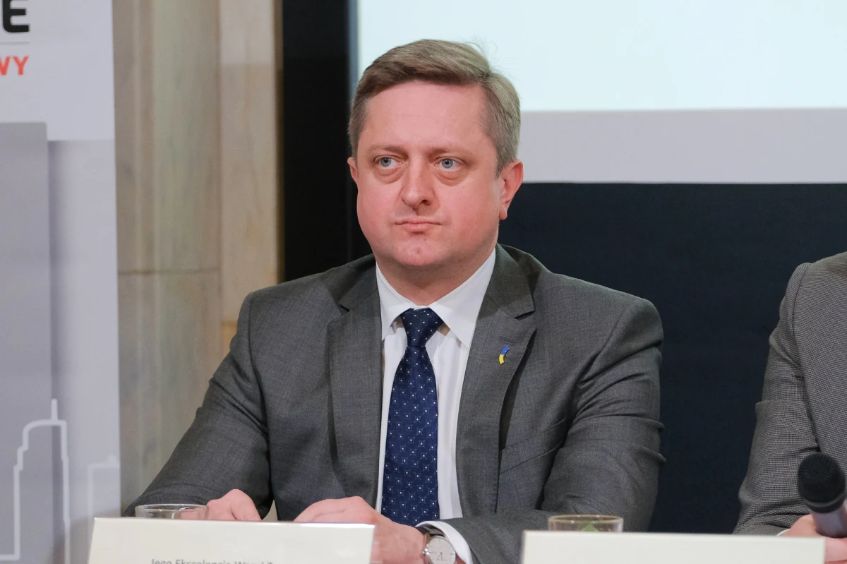 "Niewątpliwie mamy do czynienia z celowym aktem terrorystycznym ze strony rosyjskiej wymierzonym w to, by jak najwięcej szkody przynieść Ukrainie" - mówił ambasador Wasyl Zwarycz komentując w Radiu RMF24  zniszczenie tamy na Dnieprze w Nowej Kachowce na południu Ukrainy. Rozmówca Piotra Salaka przekonywał, że skutki tego aktu terrorystycznego niestety będą odczuwalne nie tylko w Ukrainie, ale w całej Europie. 