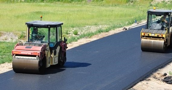 Ponad 2,3 mln zł ma kosztować remont 1,5-kilometrowego odcinka drogi krajowej nr 11 w Obornikach. Generalna Dyrekcja Dróg Krajowych i Autostrad podała we wtorek, że wybrała najkorzystniejszą ofertę w przetargu na wykonanie prac.