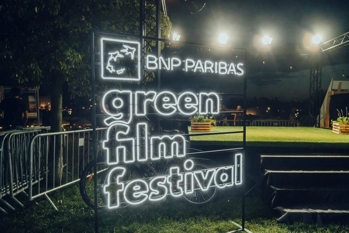 Komisja selekcyjna 6. BNP Paribas Green Film Festival ogłosiła listę filmów zakwalifikowanych do konkursu. W czasie 8 festiwalowych dni między 13 a 20 sierpnia 2023 roku w plenerowych kinach na Bulwarze Czerwieńskim w Krakowie, publiczność zobaczy 83 konkursowe filmy, które będę rywalizować w ośmiu
kategoriach.