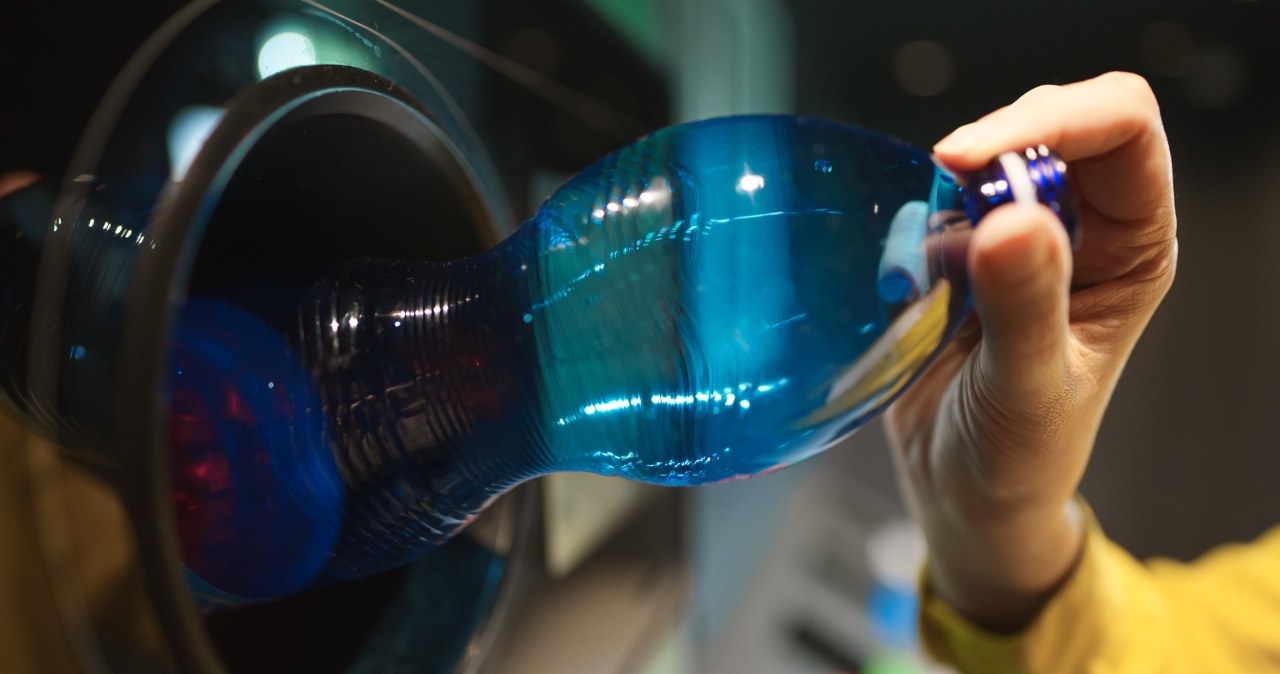 Podnoszą opłaty za śmieci, powodem system kaucyjny. Resort klimatu tłumaczy