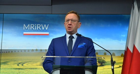 Zboże z kontraktów zawartych przed 2 maja br. na mocy unijnego rozporządzenia od wtorku nie jest już rozładowywane w Polsce - zapewnił minister rolnictwa Robetr Telus podczas briefingu w Dorohusku.