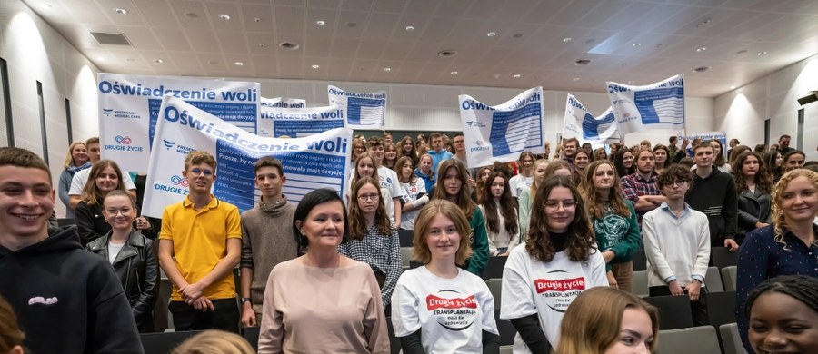 Młodzież z całej Wielkopolski przez ostatni rok szkolny działała na rzecz świadomego dawstwa narządów. We wtorek organizatorzy akcji, a także eksperci i patroni honorowi kampanii "Drugie życie" nagrodzili szkoły, które najbardziej zaangażowały się w promowanie idei transplantacji.
