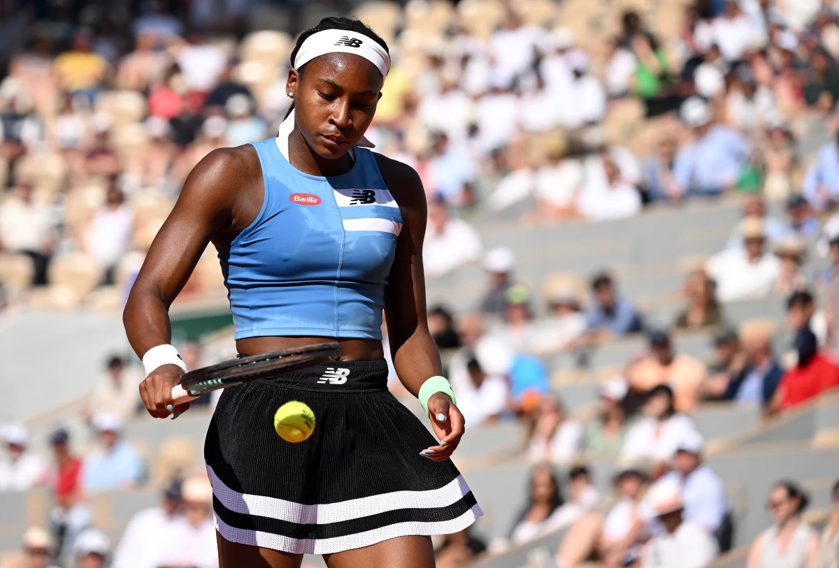 Coco Gauff to zaledwie 19-letnia tenisistka, ale do jej obecności w świecie tenisa zdążyliśmy przywyknąć, bo Amerykanka bardzo wcześniej pokazała duży talent i możliwości. Teraz będzie rywalką Igi Świątek w ćwierćfinale Rolanda Garrosa. Przed rokiem obie tenisistki spotkały się w paryskim finale. To będzie siódmy pojedynek Świątek z Gauff. Początek około godz. 13:00.