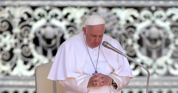 Papież Franciszek będzie dziś operowany w rzymskiej klinice Gemelii w związku z niedrożnością jelit - podał na swojej stronie internetowej włoski dziennik "Il Fatto Quotidiano". Dwa lata temu papież przeszedł poważną operację jelit.