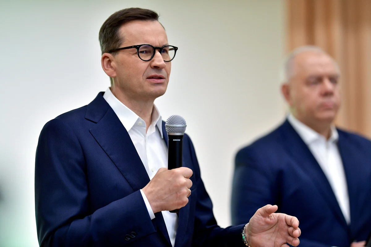 "Na pewno nie damy zamknąć kopalni w Turowie" - oświadczył premier Mateusz Morawiecki podczas spotkania z pracownikami dolnośląskiej kopalni. Jacek Sasin z kolei zapewnił, że "będziemy bronić Turowa, bo chcemy bronić polskiej niezależności".