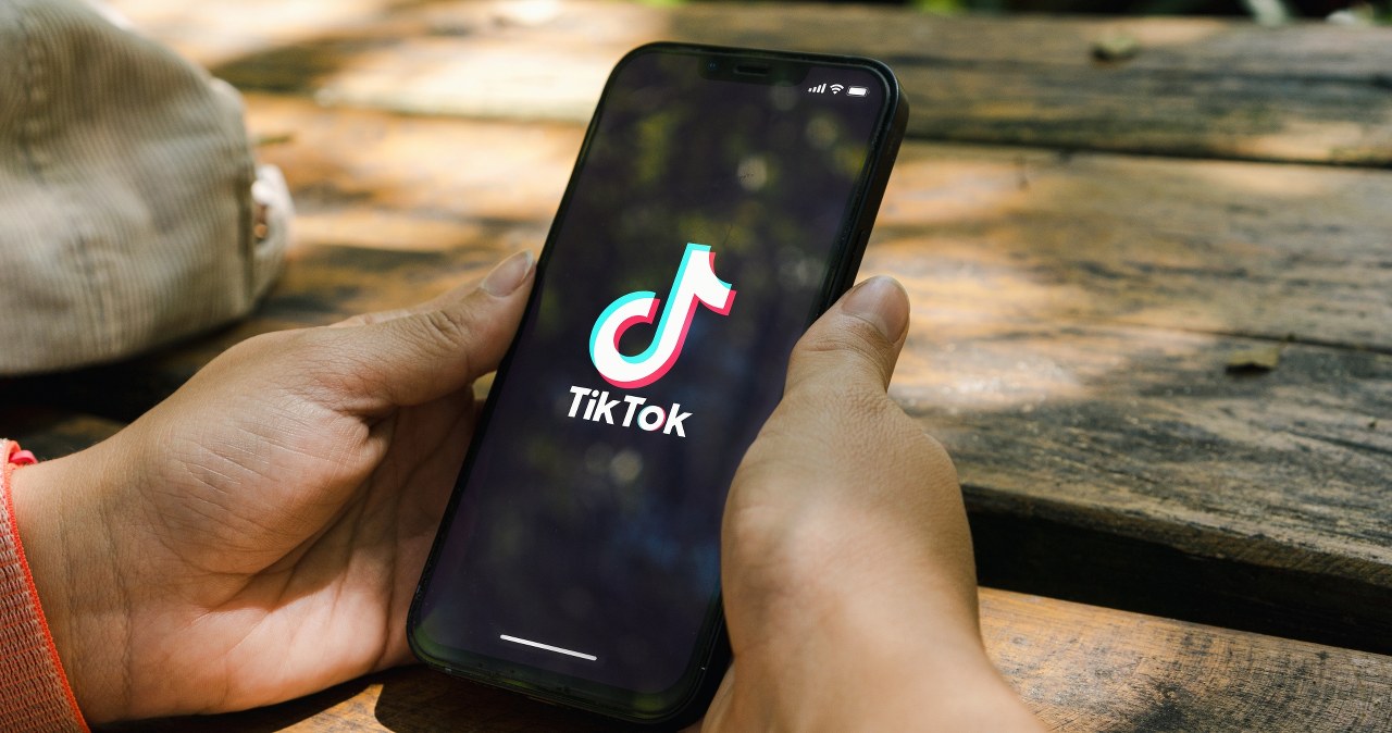 Przeglądasz TikToka kilka razy dziennie? Zobacz, jak to zmienia twój mózg