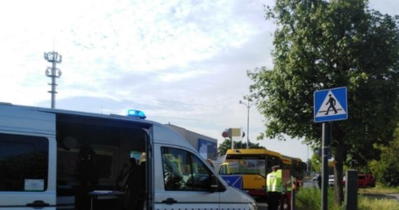 Zmarła 72-latka potrącona na przejściu dla pieszych przez autobus komunikacji miejskiej MPK Łódź. Pojazdem kierowała 52-letnia kobieta.
