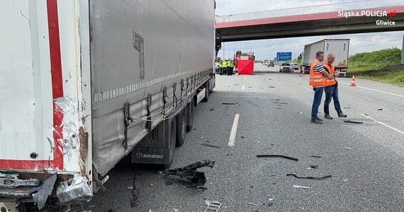 To fatalny dzień na drogach w Śląskiem. W ostatnich godzinach w wypadkach zginęły tam 3 osoby: kierowca i dwoje pieszych.
