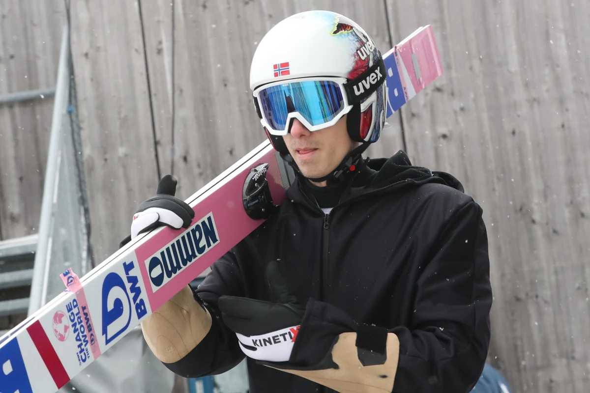 Halvor Egner Granerud fatalnie rozpoczął przygotowania do nowego sezonu Pucharu Świata w skokach. Norweg miał wypadek na skoczni w Lillehammer i trafił do szpitala. Na szczęście obyło się bez złamań. "Przez jakiś czas będę chodził o kulach" - powiedział skoczek.