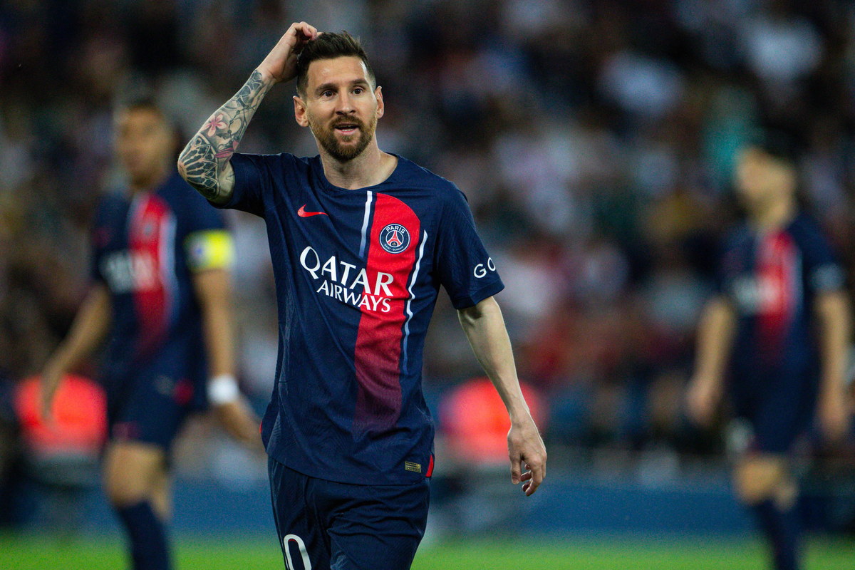 Lionel Messi, który nie przedłuży kończącego się w tym miesiącu kontraktu z Paris Saint-Germain, będzie bronił barw Interu Miami w amerykańskiej lidze MLS. Informację zagranicznych mediów, m.in. telewizji BBC, potwierdził sam Messi.