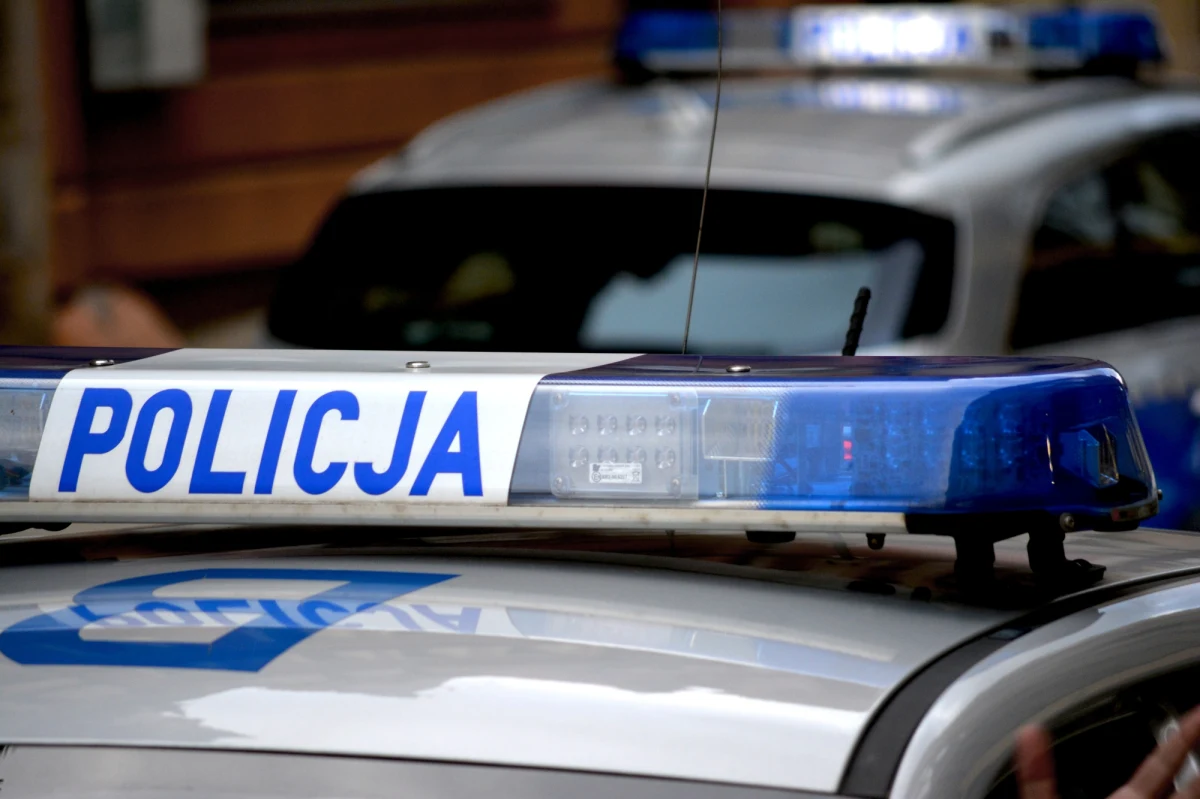 Zarzut zabójstwa i udziału w bójce z użyciem niebezpiecznego narzędzia Prokuratura Okręgowa w Łodzi przedstawiła w środę 45-latkowi, który oddał strzał do mężczyzny podczas bójki w myjni samochodowej. Postrzelony zmarł w szpitalu. Nowe zarzuty usłyszał też inny uczestnik bójki.