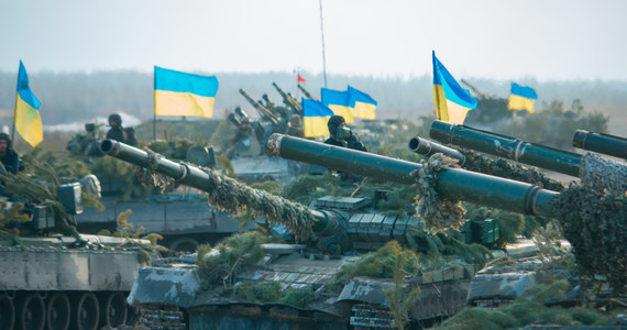 Amerykańskie media donoszą - długo wyczekiwana ukraińska kontrofensywa właśnie się rozpoczęła. "Washington Post" i "ABC News" powołują się na anonimowych ukraińskich wojskowych i "źródła zbliżone do Wołodymyra Zełenskiego". Siły Kijowa, które gromadziły się w rejonie frontu, ruszyły do ataku.