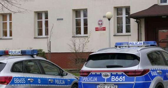 Zarzuty włamania i kradzieży amunicji z wagonu kolejowego w Węglińcu (Dolnośląskie) postawiła prokuratura dwóm mieszkańcom powiatu zgorzeleckiego. Sąd nie uwzględnił wniosku śledczych i nie zastosował tymczasowego aresztu wobec podejrzanych.