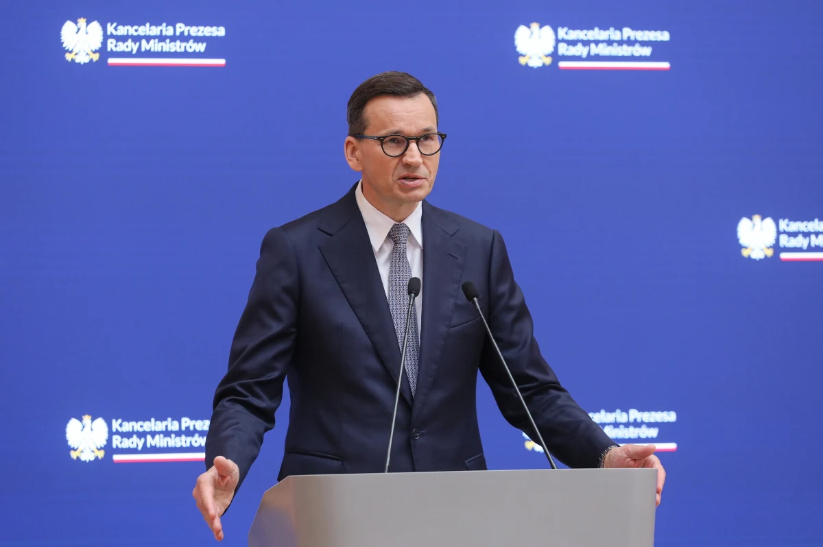 "Polska nie dopuści do tego, aby przemytnicy ludzi dyktowali warunki Unii Europejskiej"- powiedział dzisiaj premier Mateusz Morawiecki  po posiedzeniu rządu. Premier mówił też o przyjętej przez rząd nowelizacji ustawy budżetowej na ten rok.  
