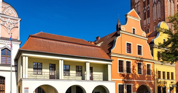 Jedwabna tkanina ołtarzowa z 1678 roku trafiła do Muzeum Archeologiczno-Historycznego w Stargardzie. Eksponat znajdował się niegdyś w tamtejszym kościele Mariackim, ale - podobnie jak wiele innych obiektów -  po II wojnie światowej uznany został za zaginiony.