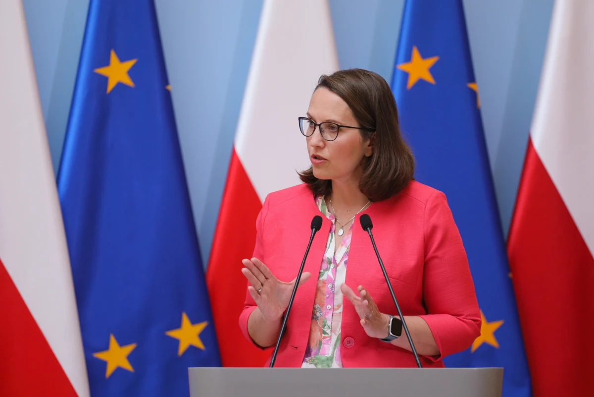 "Nauczyciele wychowania szkolnego i przedszkolnego otrzymają specjalną nagrodę z okazji 250. rocznicy utworzenia Komisji Edukacji Narodowej w wysokości 1125 zł" - poinformowała w piątek minister finansów Magdalena Rzeczkowska. Dziś Rada Ministrów przyjęła projekt nowelizacji budżetu na 2023 r.