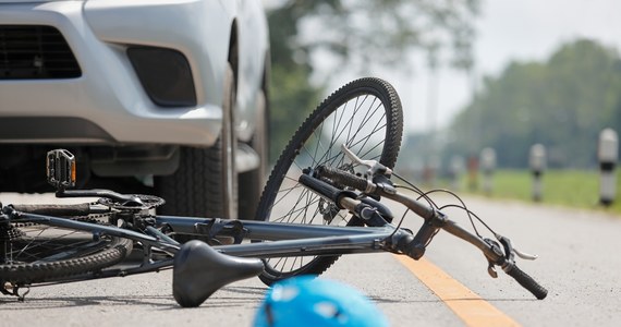 70-letni rowerzysta został w piątek śmiertelnie potrącony przez samochód na drodze między miejscowościami Nowy Świat i Nowa Wieś w powiecie leszczyńskim w Wielkopolsce. Okoliczności wypadku są wyjaśniane.