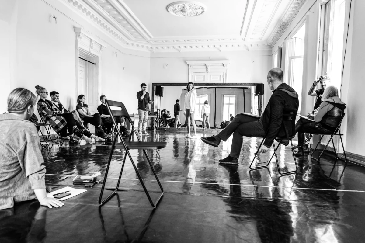 „Zbrodnia i kara. Z powodu zbrodni Rosjan, których nie potrafimy zrozumieć” to tytuł najnowszego spektaklu wrocławskiego Teatru Polskiego w Podziemiu. Przedstawienie powstało na podstawie materiałów dokumentujących zbrodnie rosyjskie w Ukrainie. Premiera 16 czerwca.