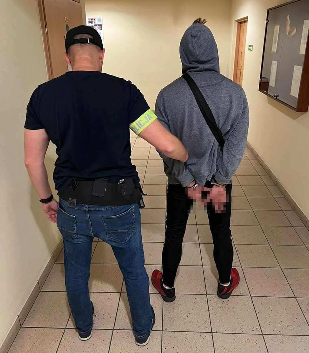 Policjanci z Gdańska zatrzymali 28-latka, który trzymał amfetaminę i klefedron w domowej zamrażarce. Mężczyzna schował tam ponad 500 porcji narkotyków. Decyzją sądu został aresztowany na trzy miesiące.
