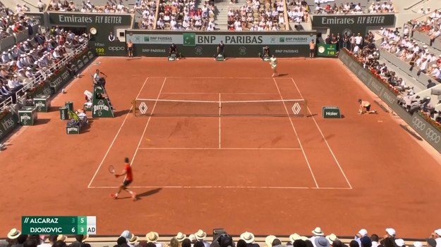 Novak Djoković wygrywa 4. seta i całe spotkanie 3:1. Alcaraz od trzeciego seta zmagał się z kontuzją, która uniemożliwiła mu równorzędną walkę. W drugim półfinale Alexander Zverev zmierzy się z Casperem Ruud.