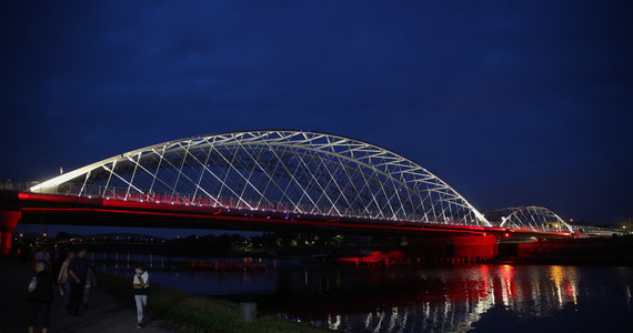 W Krakowie od dziś rowerzyści i piesi mogą korzystać z nowej kładki łączącej Grzegórzki z Zabłociem. Do g. 18.00 potrwa akcja "Rower na właściwym torze", czyli bezpłatne kontrole jednośladów.

