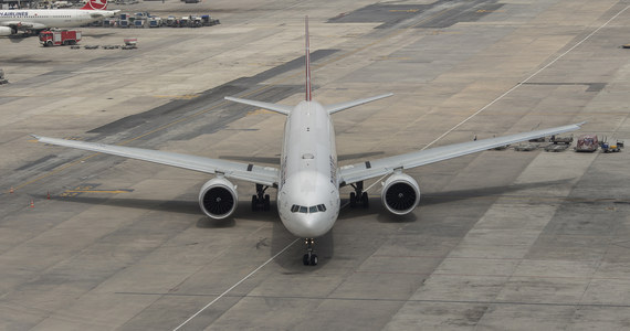 Niektóre z lotów miały opóźnienia po kolizji dwóch samolotów na płycie lotniska Tokio-Haneda w Japonii. Nie ma osób rannych.